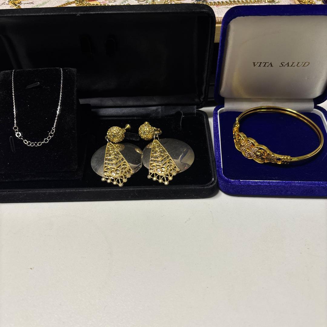 u*6様 遺品生前整理アクセサリーまとめ　イヤリング ＆ K18ブレスレット 他