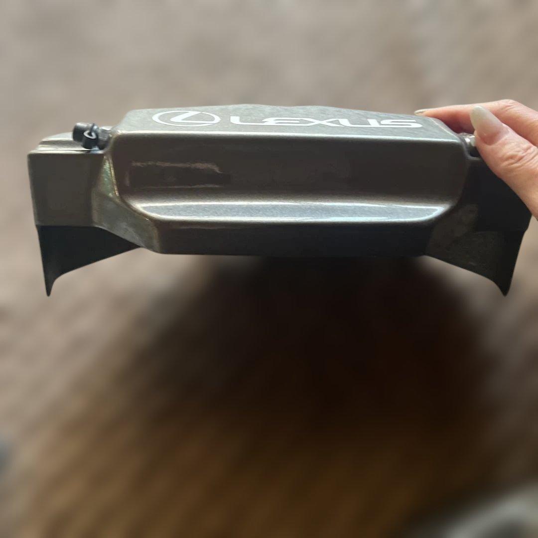 LEXUS、ブレーキキャリパーカバー