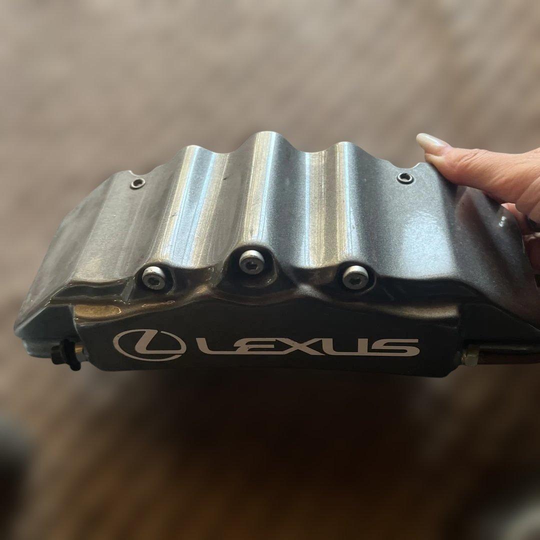 LEXUS、ブレーキキャリパーカバー