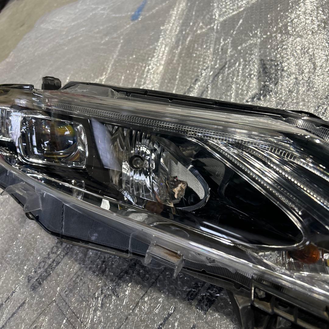 ハリアー　ヘッドライト　右　koito 48-147 ジャンク品