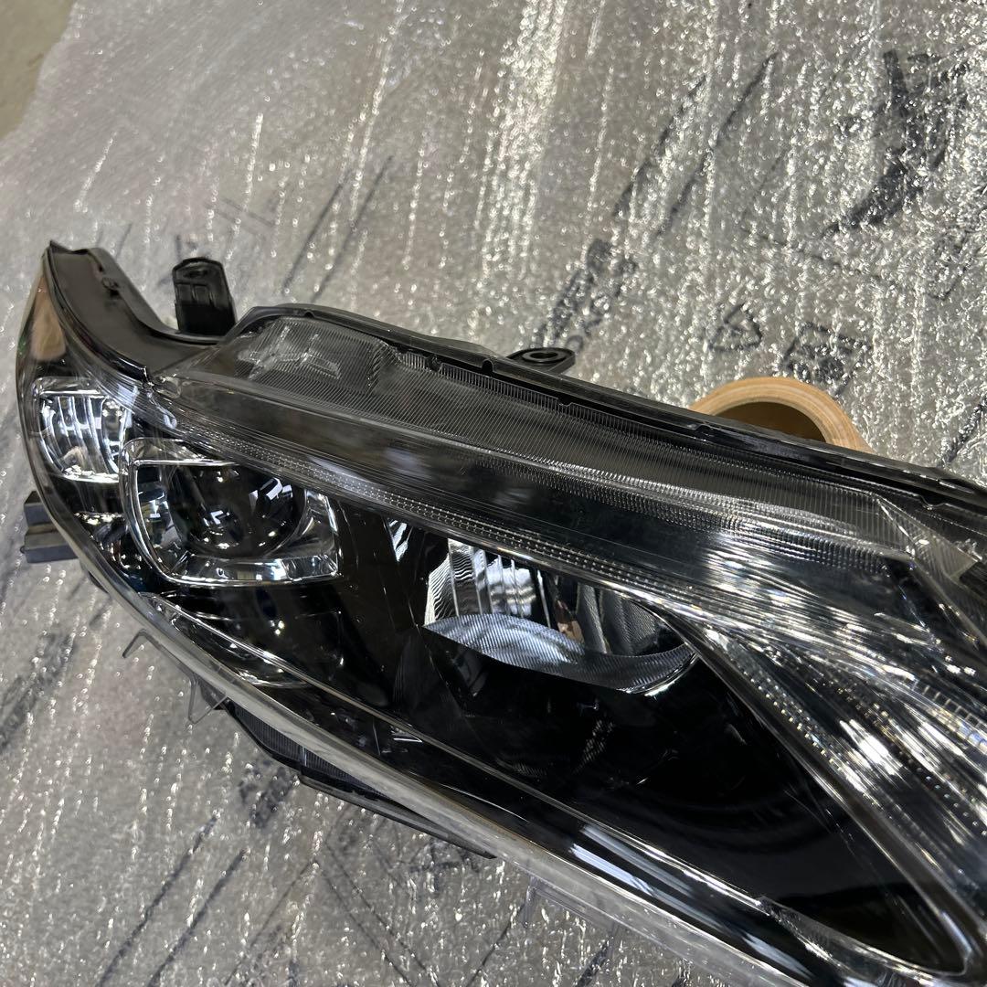 ハリアー　ヘッドライト　右　koito 48-147 ジャンク品