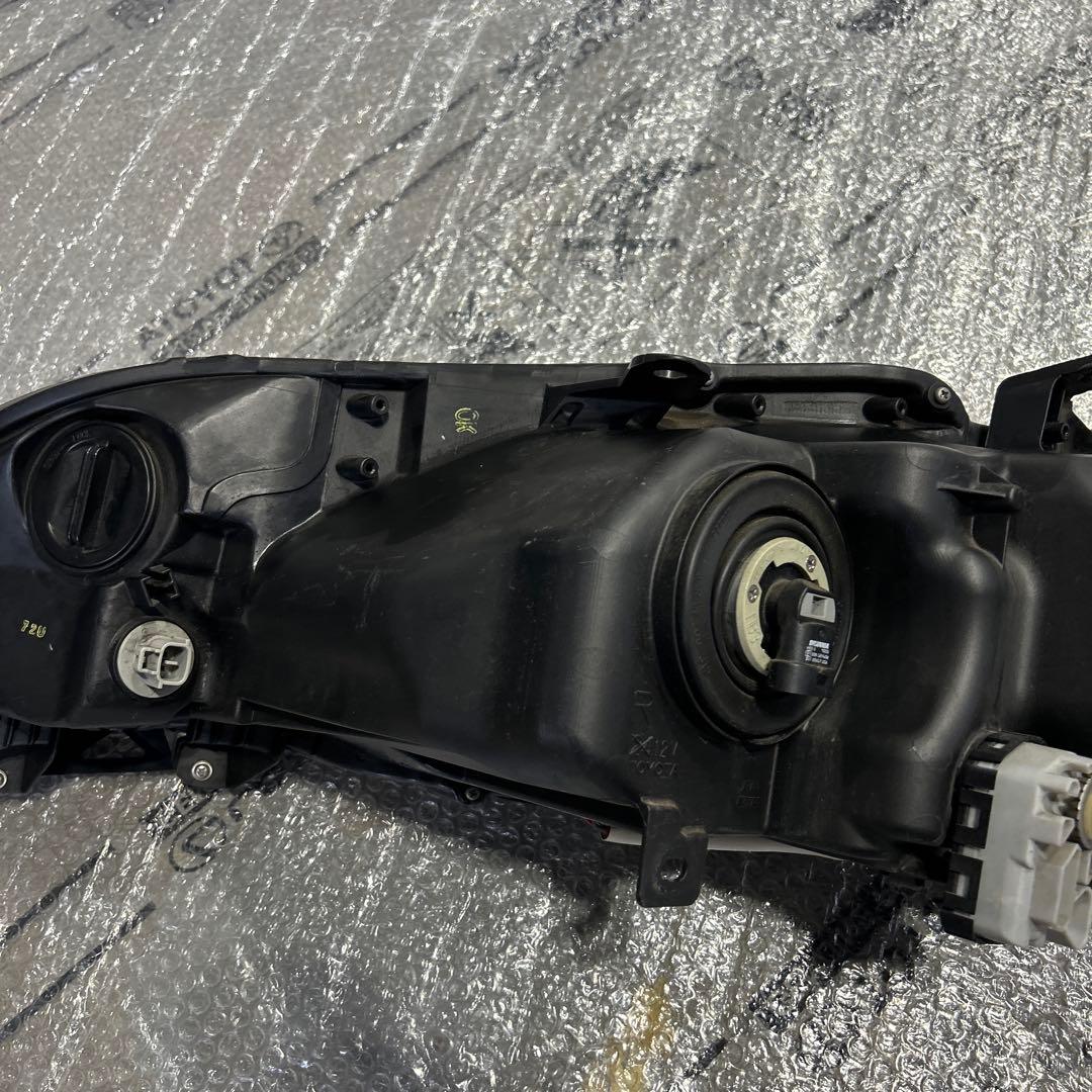 ハリアー　ヘッドライト　右　koito 48-147 ジャンク品