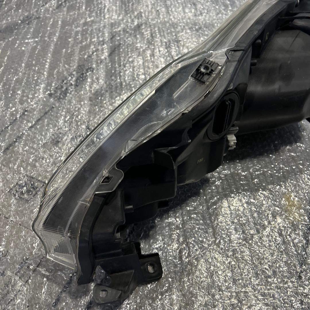 ハリアー　ヘッドライト　右　koito 48-147 ジャンク品