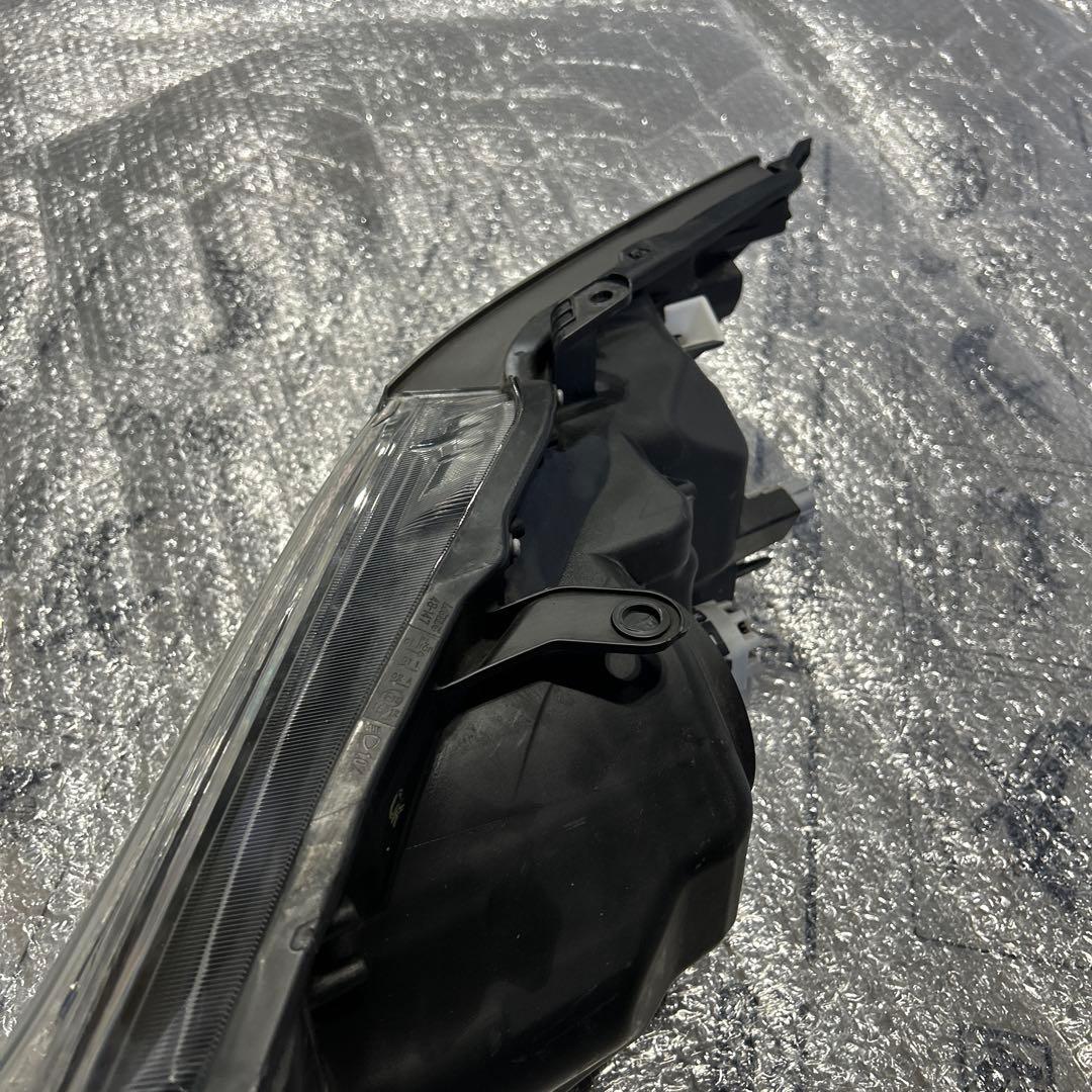 ハリアー　ヘッドライト　右　koito 48-147 ジャンク品