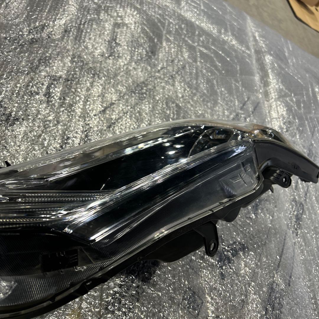 ハリアー　ヘッドライト　右　koito 48-147 ジャンク品