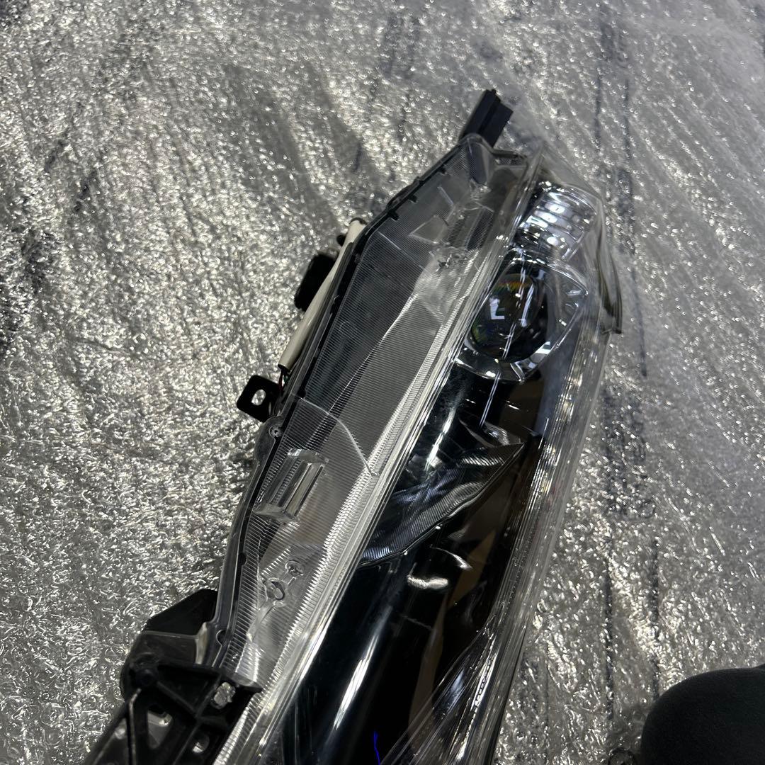 ハリアー　ヘッドライト　右　koito 48-147 ジャンク品