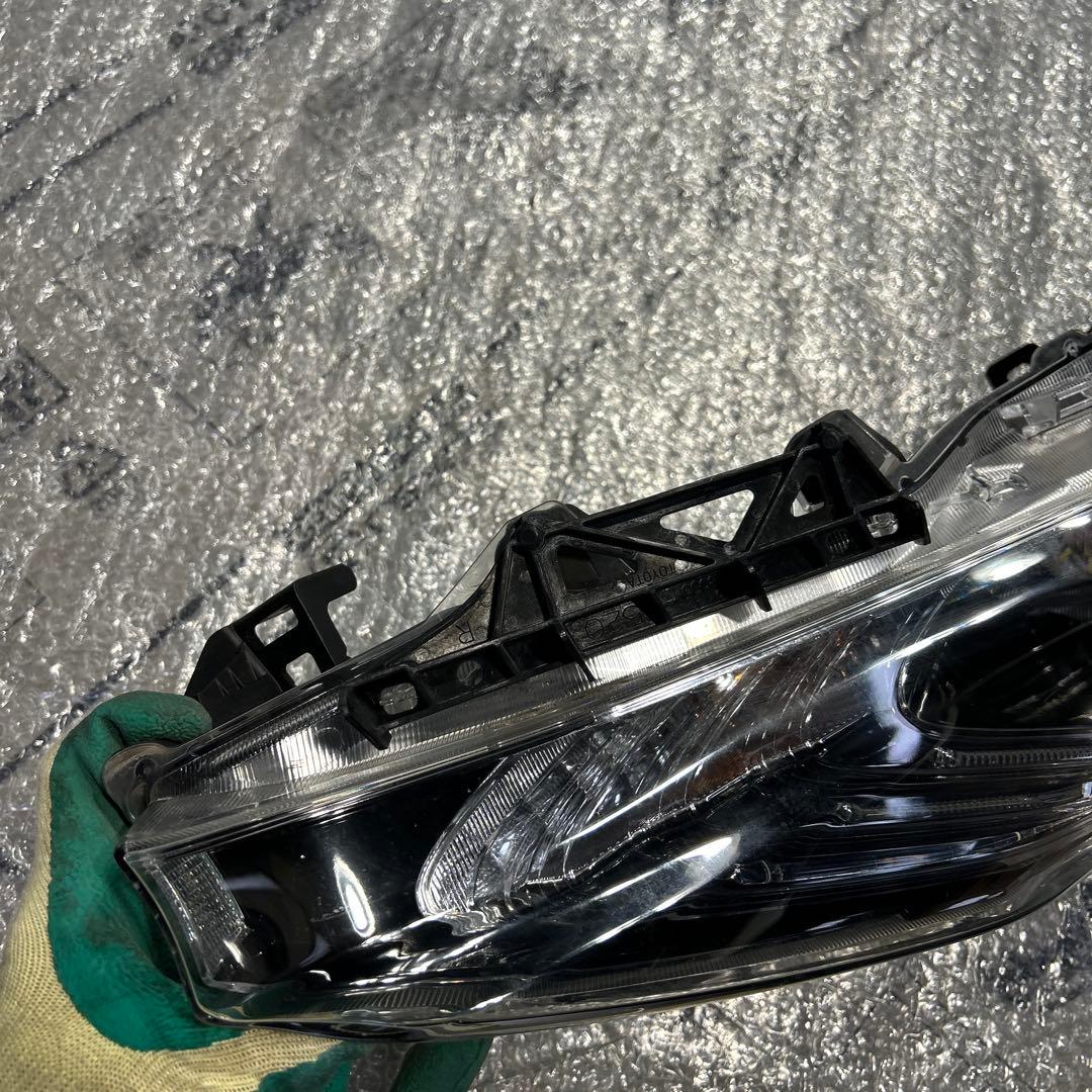 ハリアー　ヘッドライト　右　koito 48-147 ジャンク品