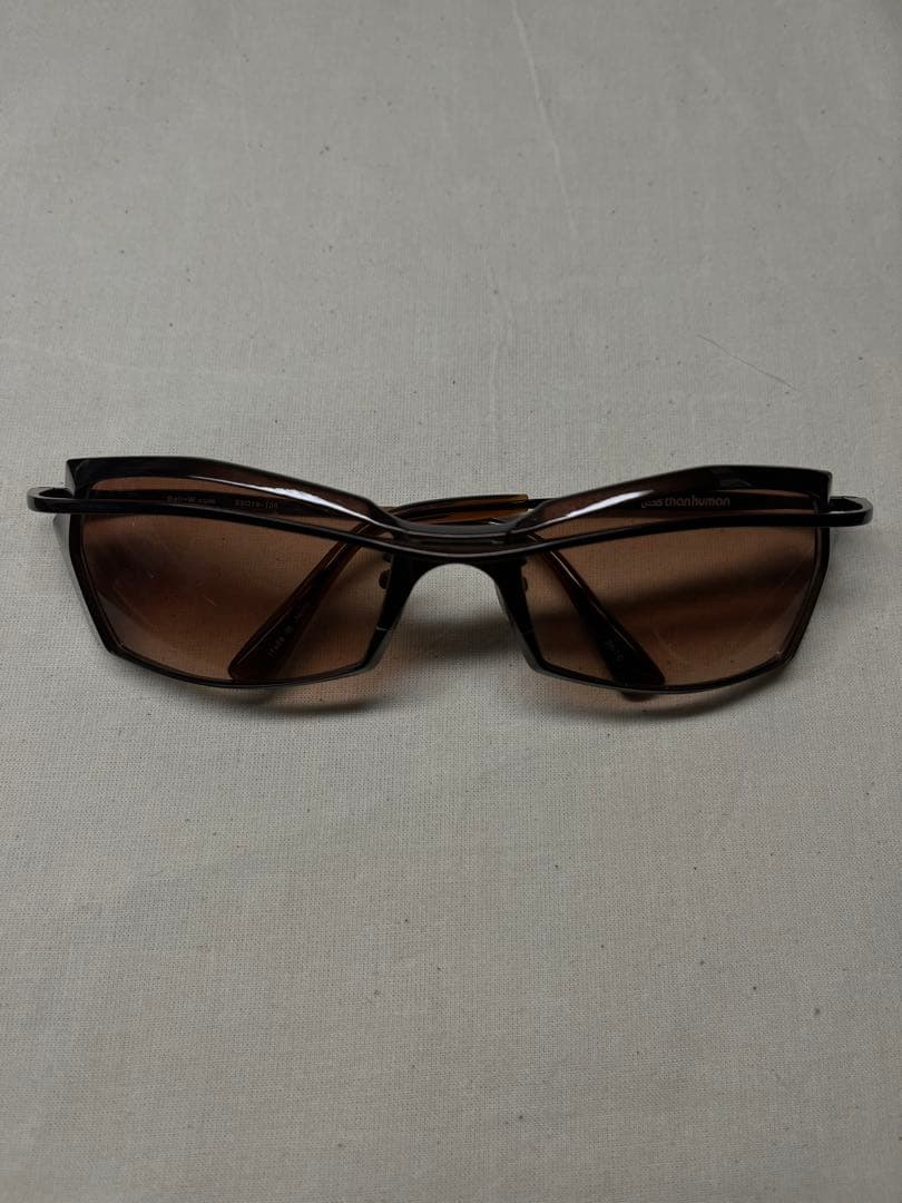 レスザンヒューマン　サングラス