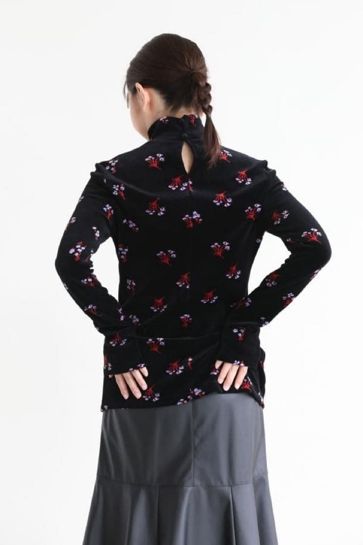 新品 マメクロゴウチ フローラル ジャガード ハイネック ベロア トップス