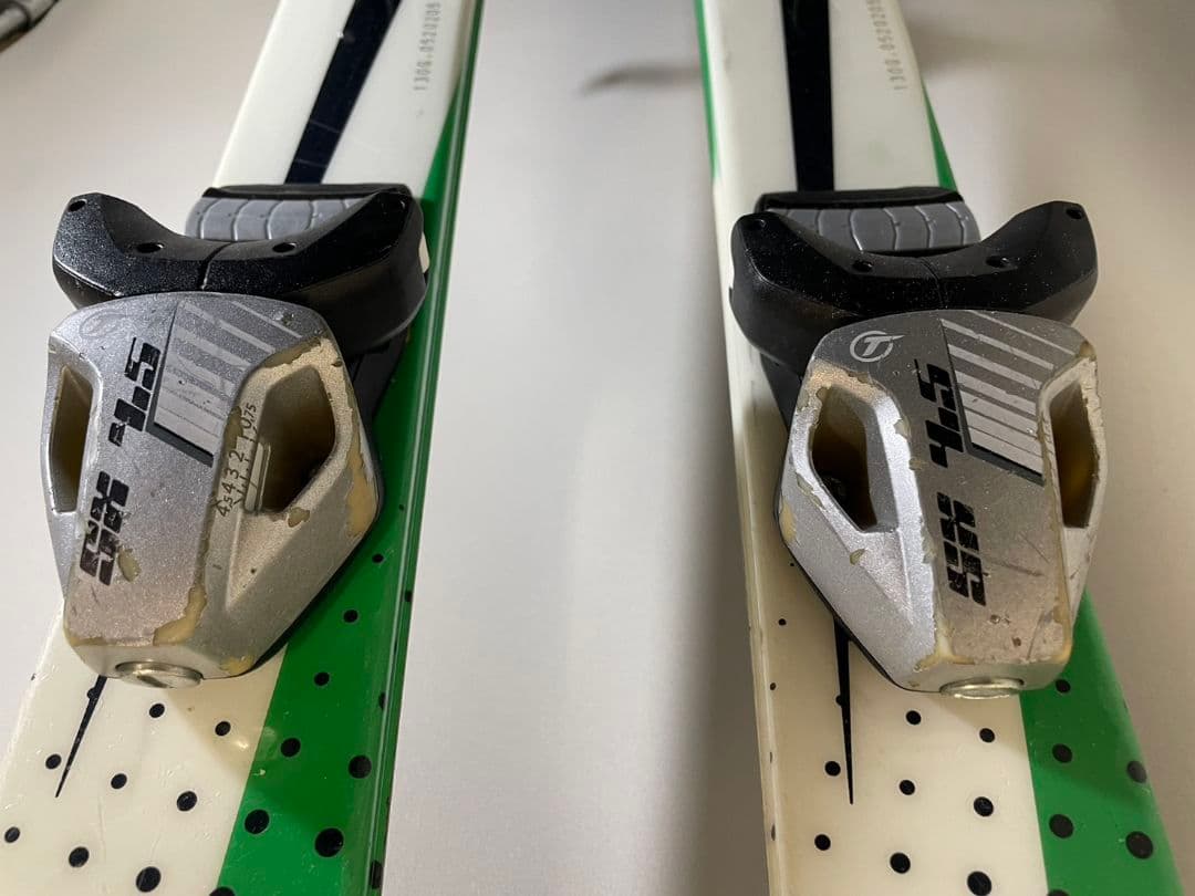 ジュニア用スキー板swallow130ストック100付き