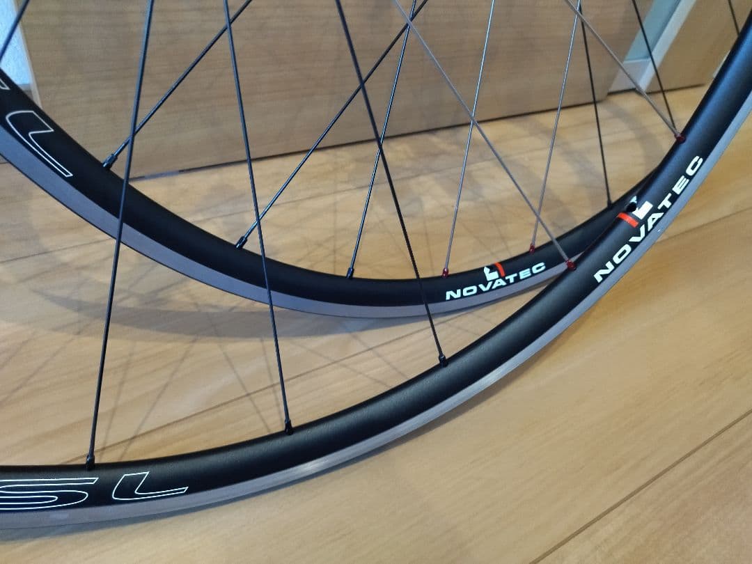 美品! ヒルクライムに! ノバテック JETFLY SL 700C 軽量ホイール