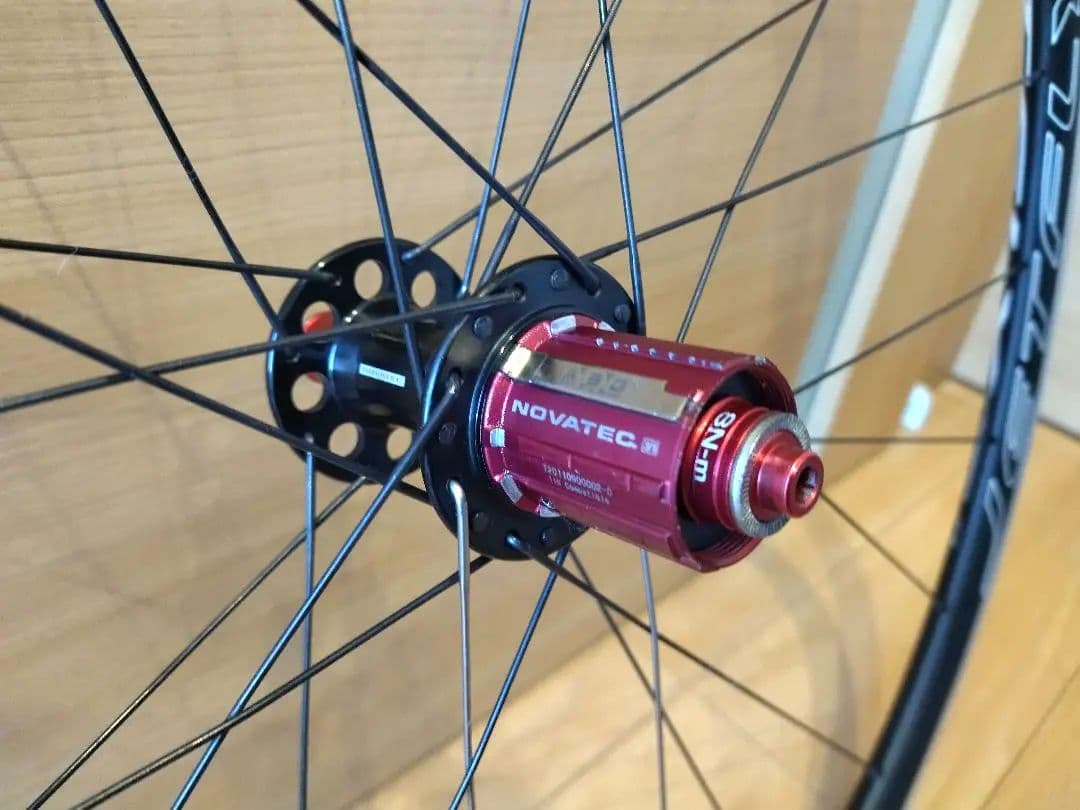 美品! ヒルクライムに! ノバテック JETFLY SL 700C 軽量ホイール