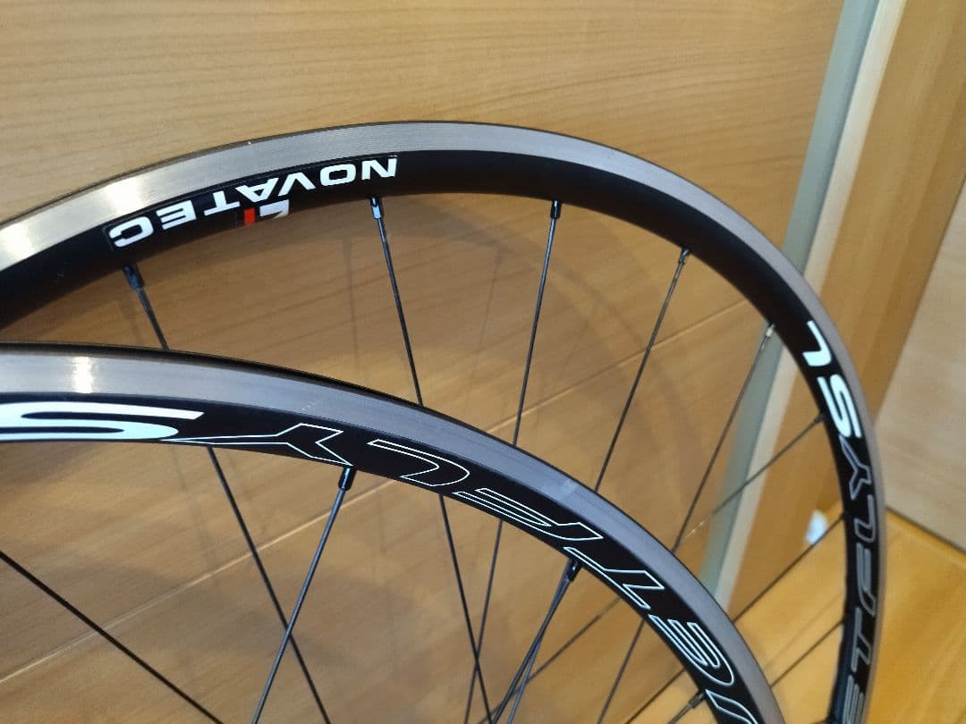 美品! ヒルクライムに! ノバテック JETFLY SL 700C 軽量ホイール