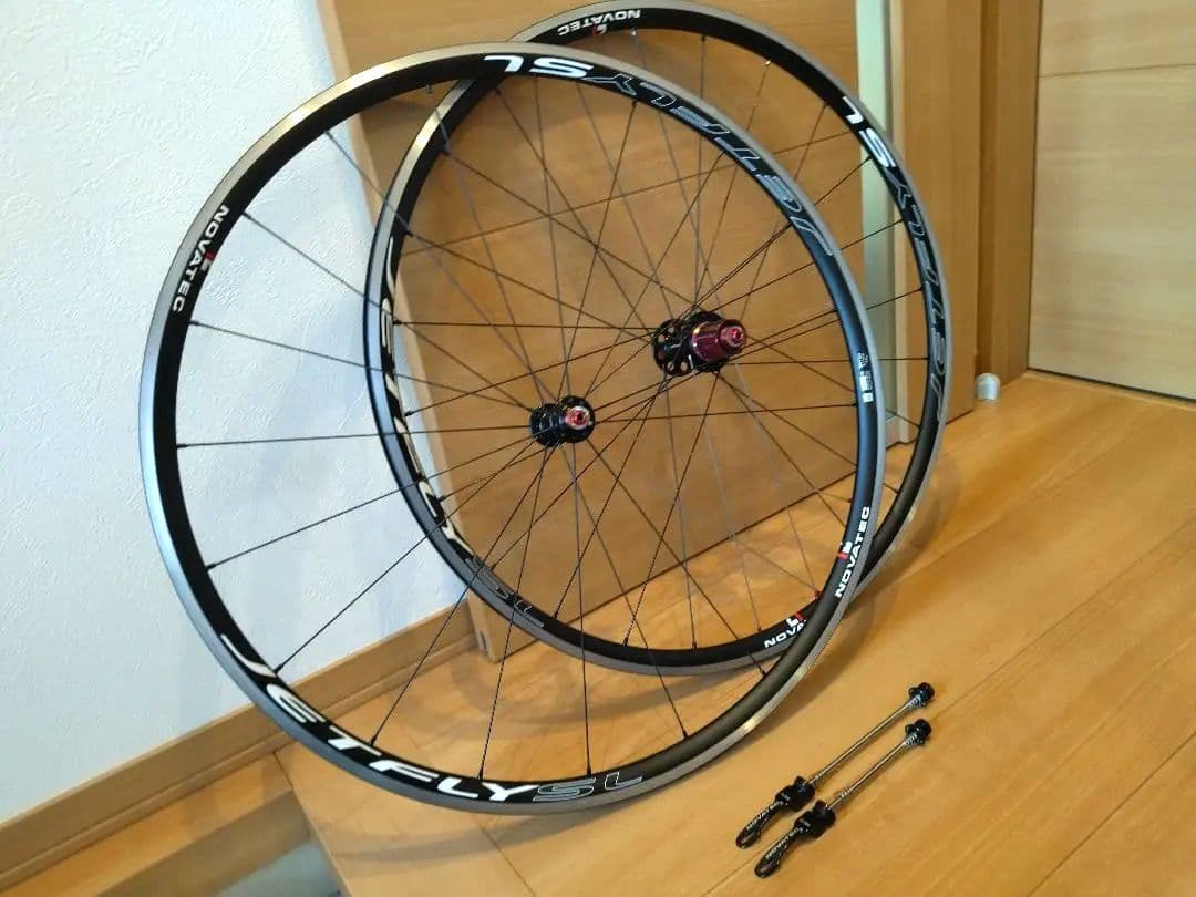 美品! ヒルクライムに! ノバテック JETFLY SL 700C 軽量ホイール