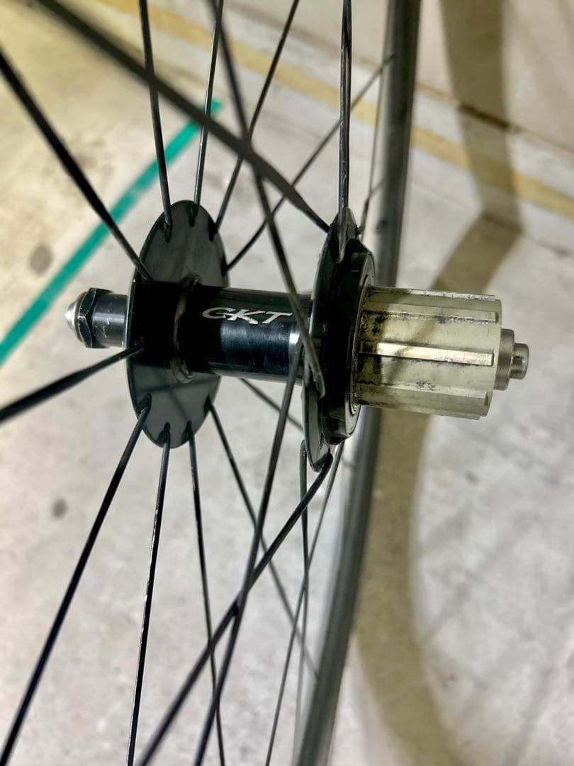 ◆台湾メーカー製の定価18万円程のカーボンホイール＆タイヤ後輪】重量1.07kg