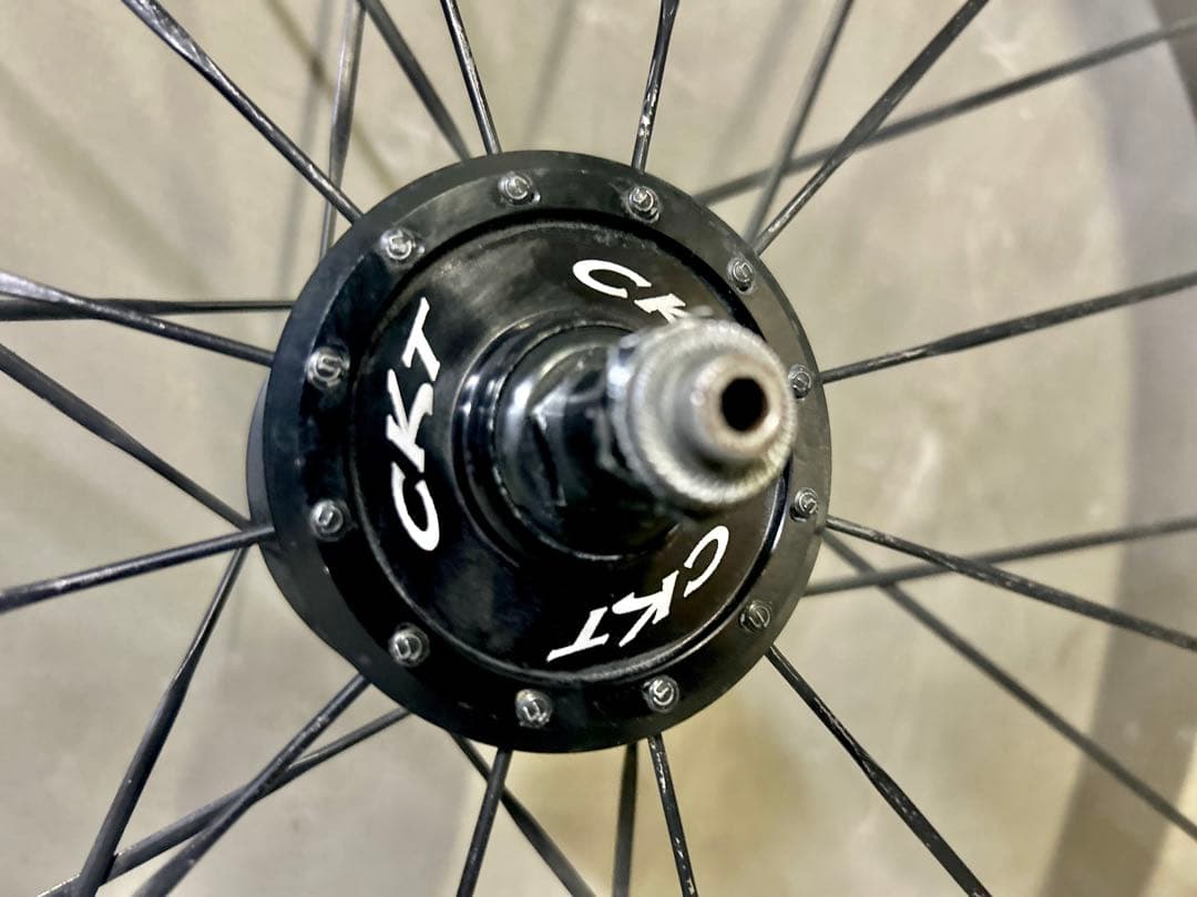 ◆台湾メーカー製の定価18万円程のカーボンホイール＆タイヤ後輪】重量1.07kg