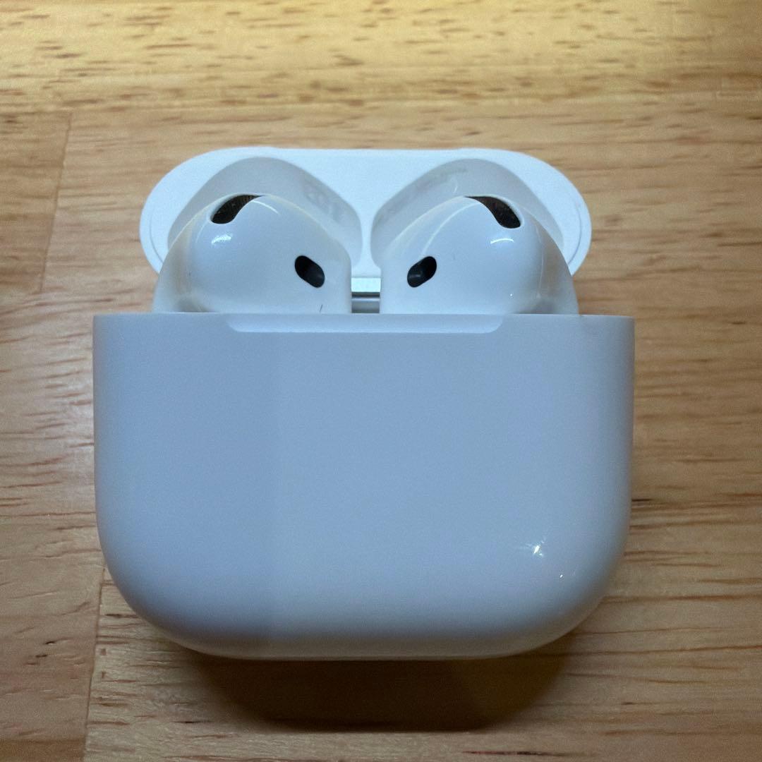 AirPods4 A3053 Apple Store購入品　ケース付き