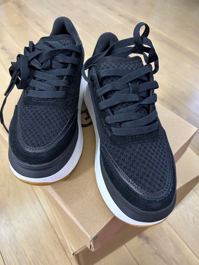 UGG Taelan Lace Up（テイランレースアップ）黒 23.5cm