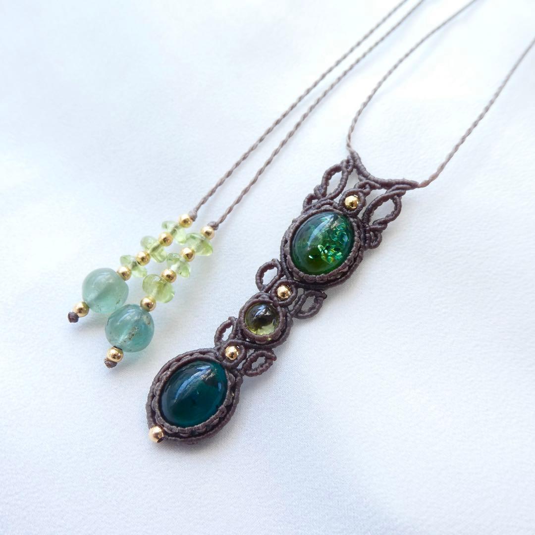 2種類のグリーンアンバー・ペリドットのマクラメネックレス