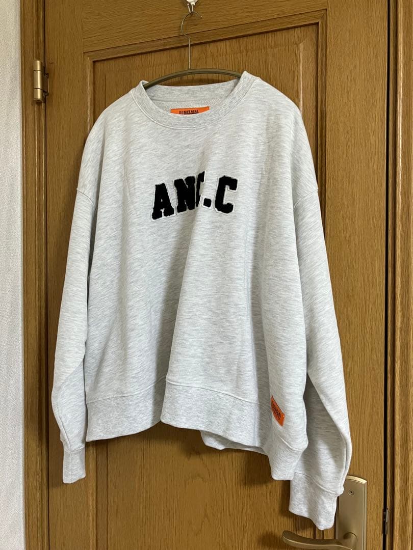 新品同様❣️✨️アニーカとユニバーサルオーバーオールのコラボスエット★