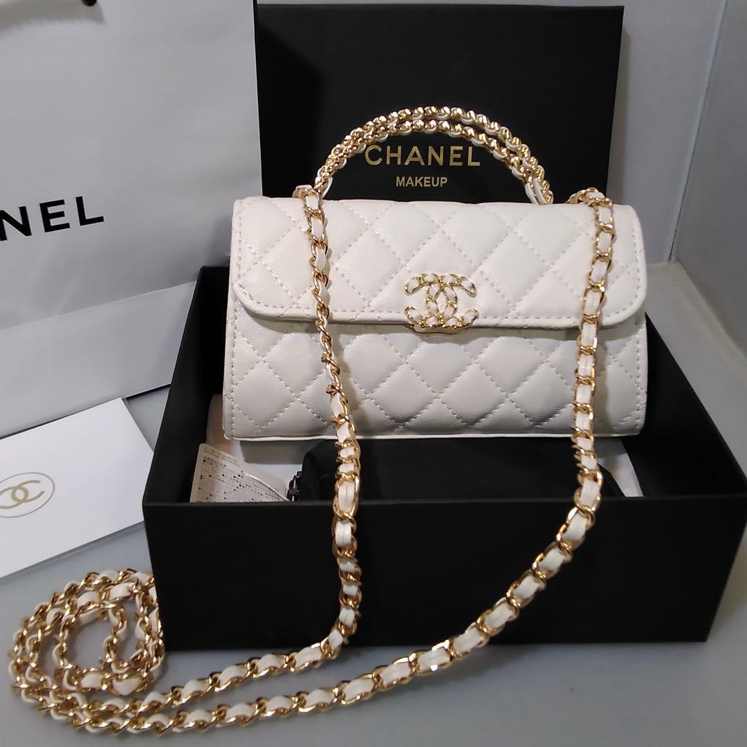 CHANEL〈シャネル〉ノベルティ　ホワイト ショルダーバッグ　ホワイトシャドー