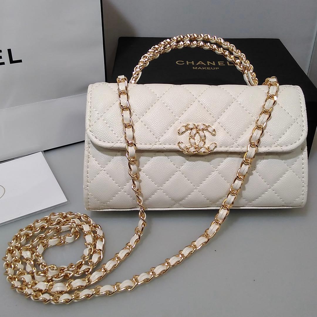 CHANEL〈シャネル〉ノベルティ　ホワイト ショルダーバッグ　ホワイトシャドー