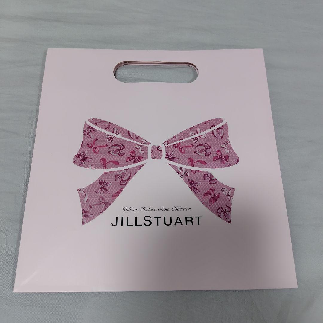 ②JILL STUART クリスマスコフレ2025 リボンファッションショー