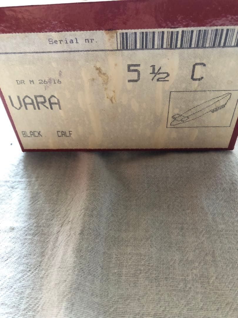 新品未使用Salvatore Ferragamo VARAブラックリボンシューズ