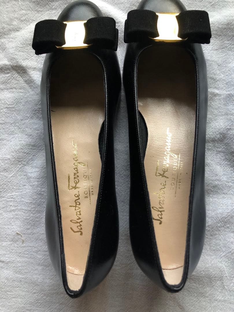 新品未使用Salvatore Ferragamo VARAブラックリボンシューズ