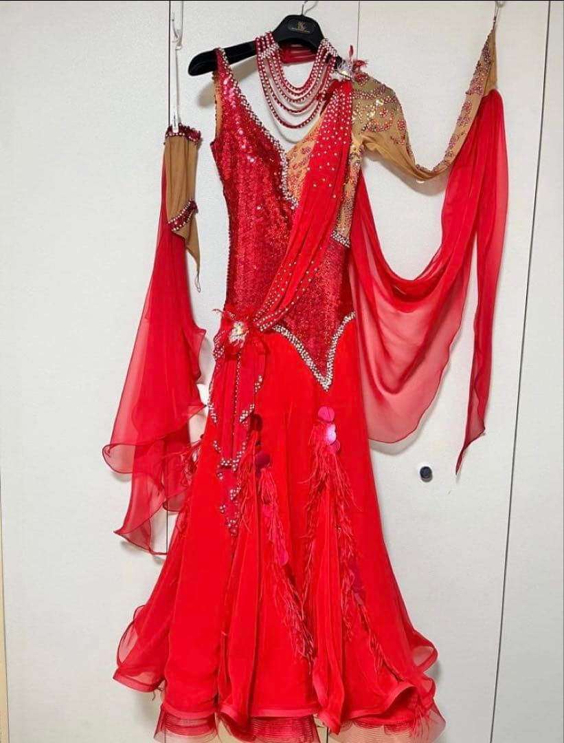 【美品】スタンダードドレス　社交ダンスドレス Mサイズ　✴︎価格交渉可　赤