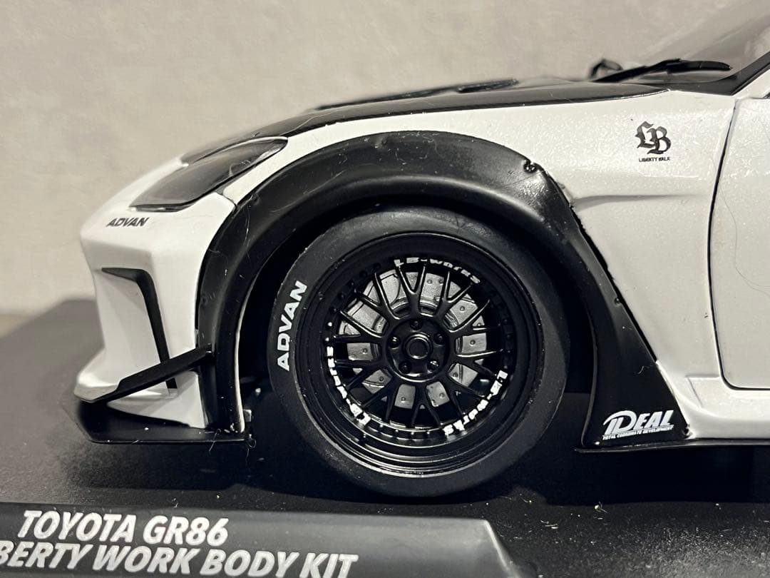 Solido 1/18 トヨタ GR86 LB-WORKS