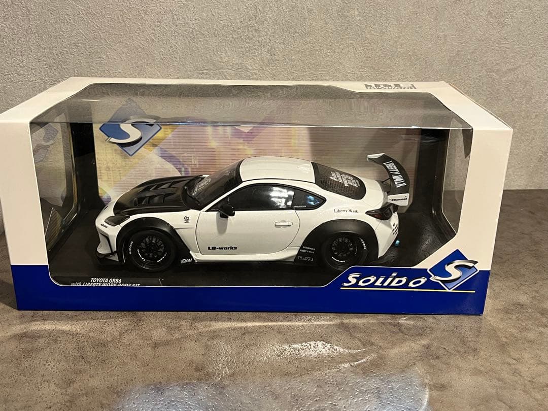 Solido 1/18 トヨタ GR86 LB-WORKS