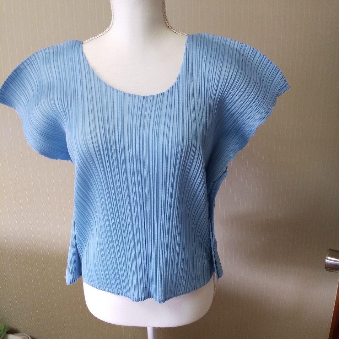 ミニマリストさん専用水色 プリーツデザイン 半袖トップス