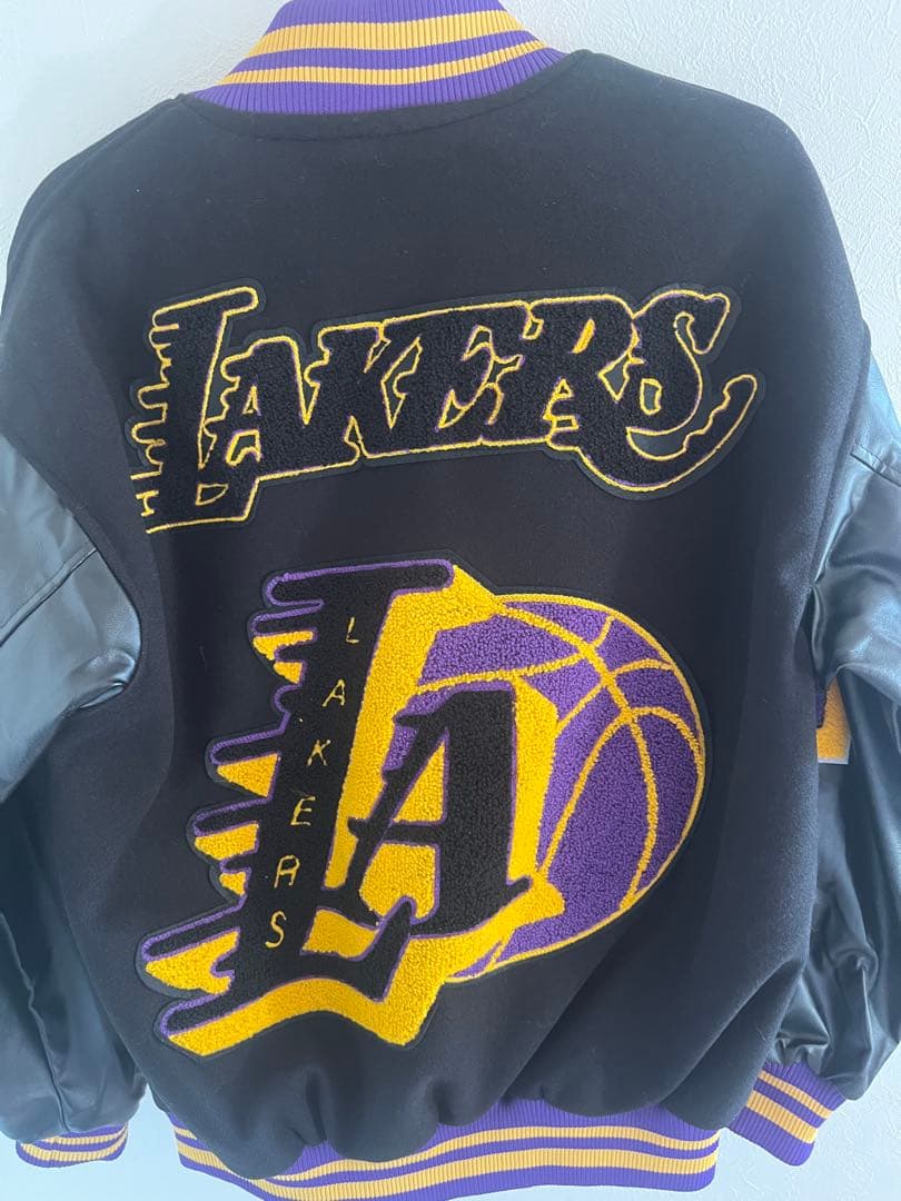 レイカーズスタジャン