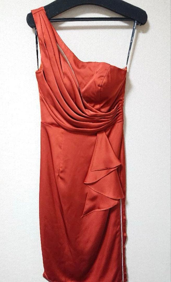 【ヴュート】ワンショルダー バストカットドレープデザインタイトミディアムドレス