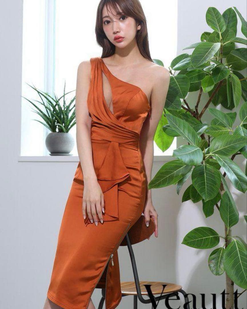 【ヴュート】ワンショルダー バストカットドレープデザインタイトミディアムドレス