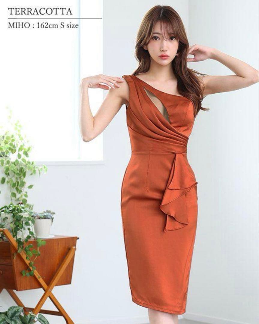【ヴュート】ワンショルダー バストカットドレープデザインタイトミディアムドレス
