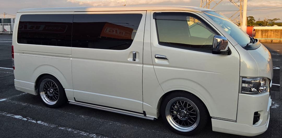 ハイエース　リーガルフェンダー