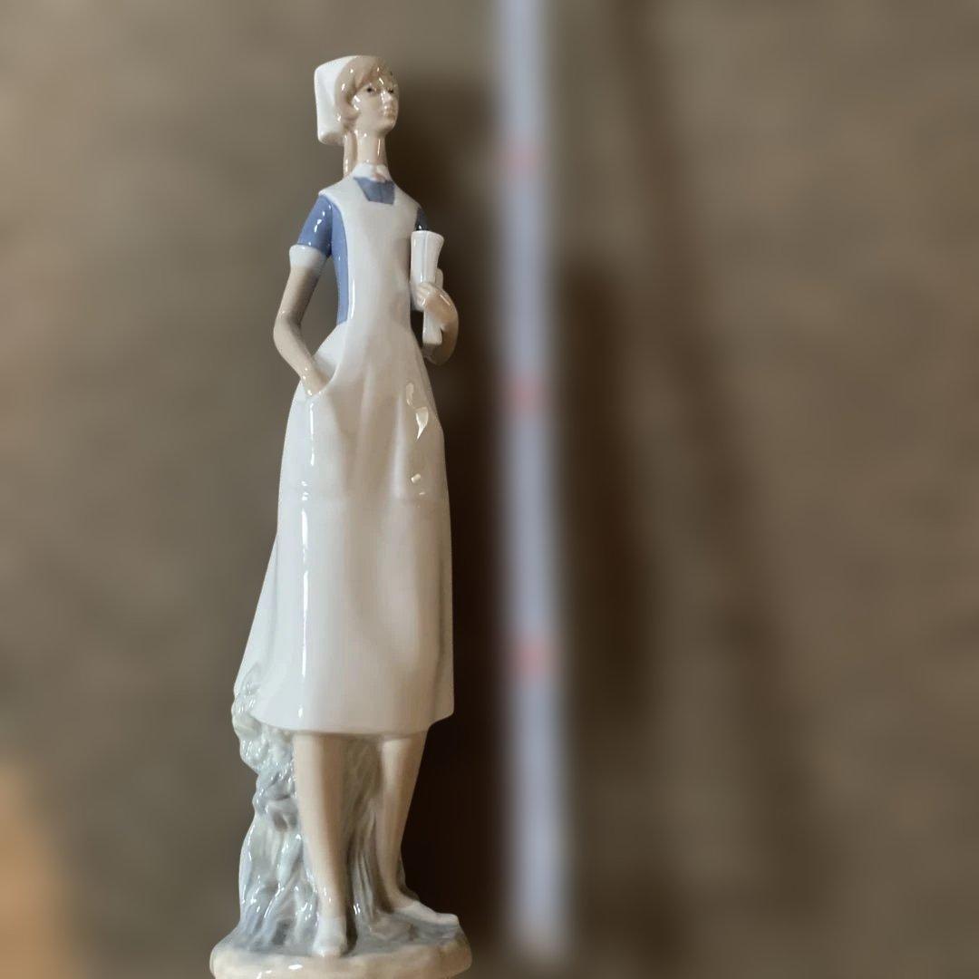 リヤドロ　人形