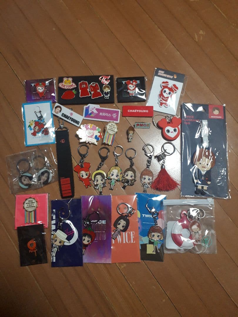 TWICE チェヨン　キーホルダー　ピンバッジ