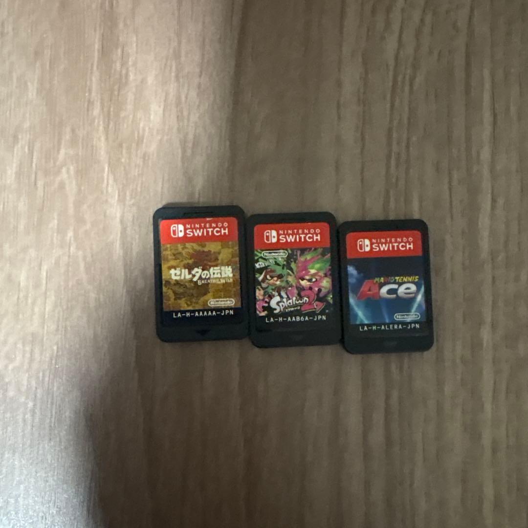 ポケモンレッツゴーピカチュウと マリオのケースの中に画像内のカセット選べます。