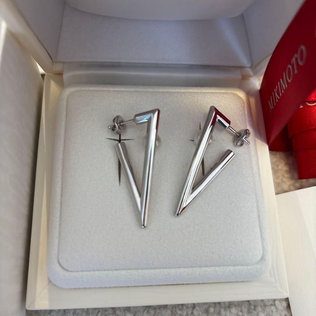 [本日限定価格]ミキモト　Vコード　ピアス　シルバー