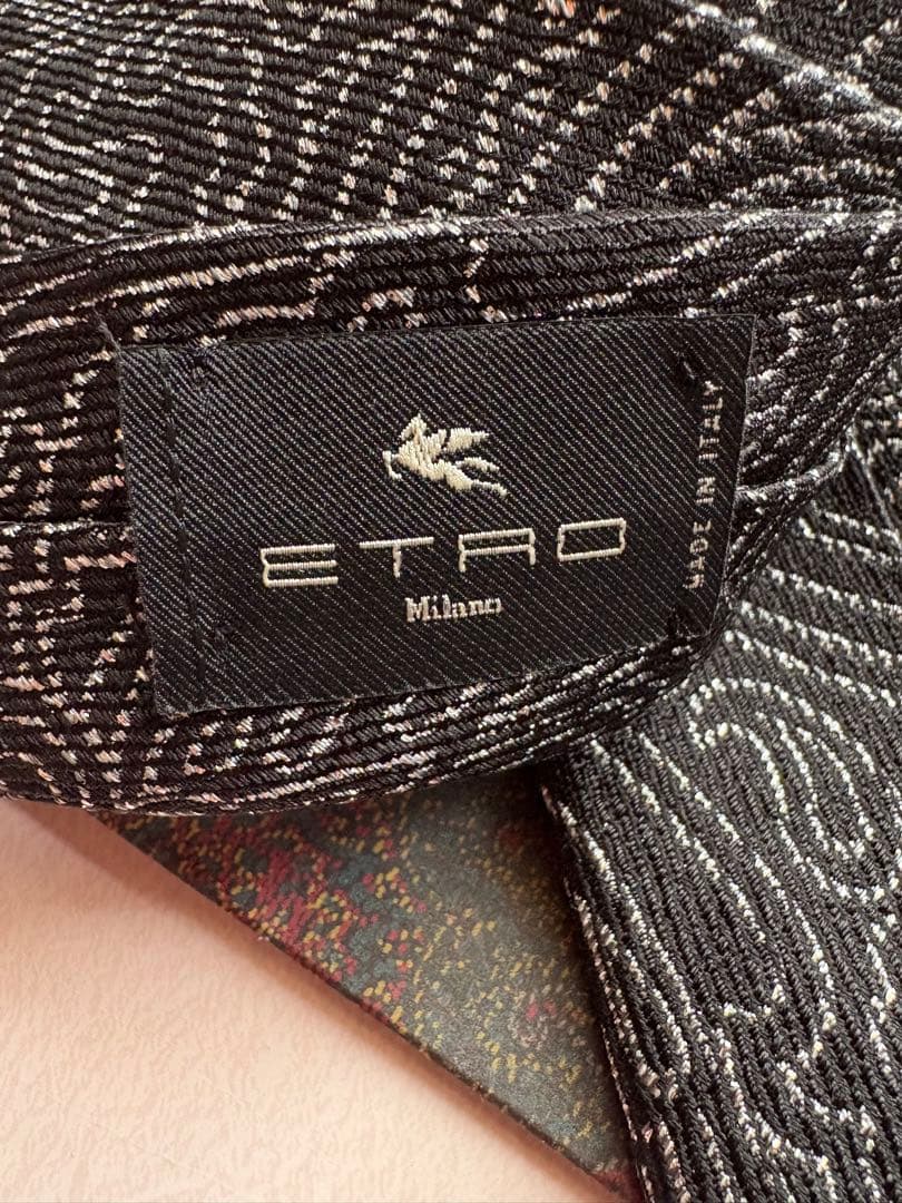 「新品未使用」ETROブラックシルバーラメ糸ペイズリー織りシルクブレンドネクタイ