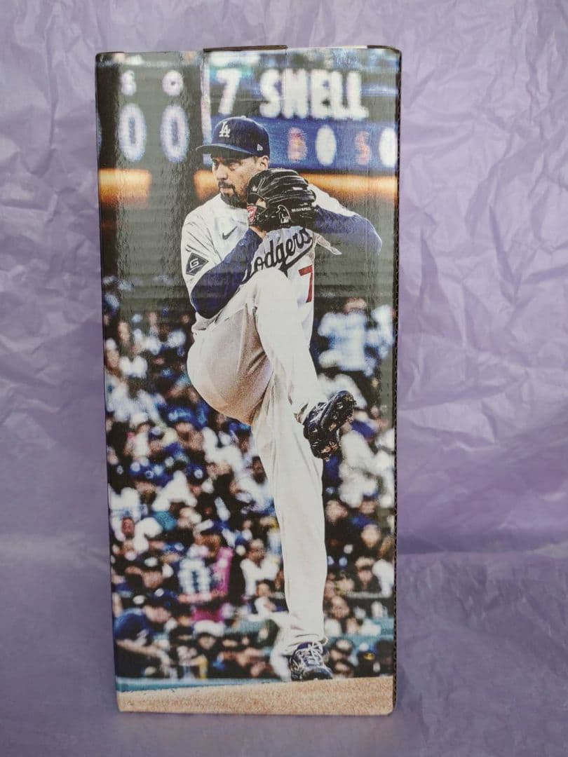 2点セット ワールドシリーズトロフィー & ブレイク•スネル投手 ボブルヘッド