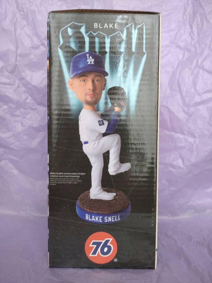 2点セット ワールドシリーズトロフィー & ブレイク•スネル投手 ボブルヘッド