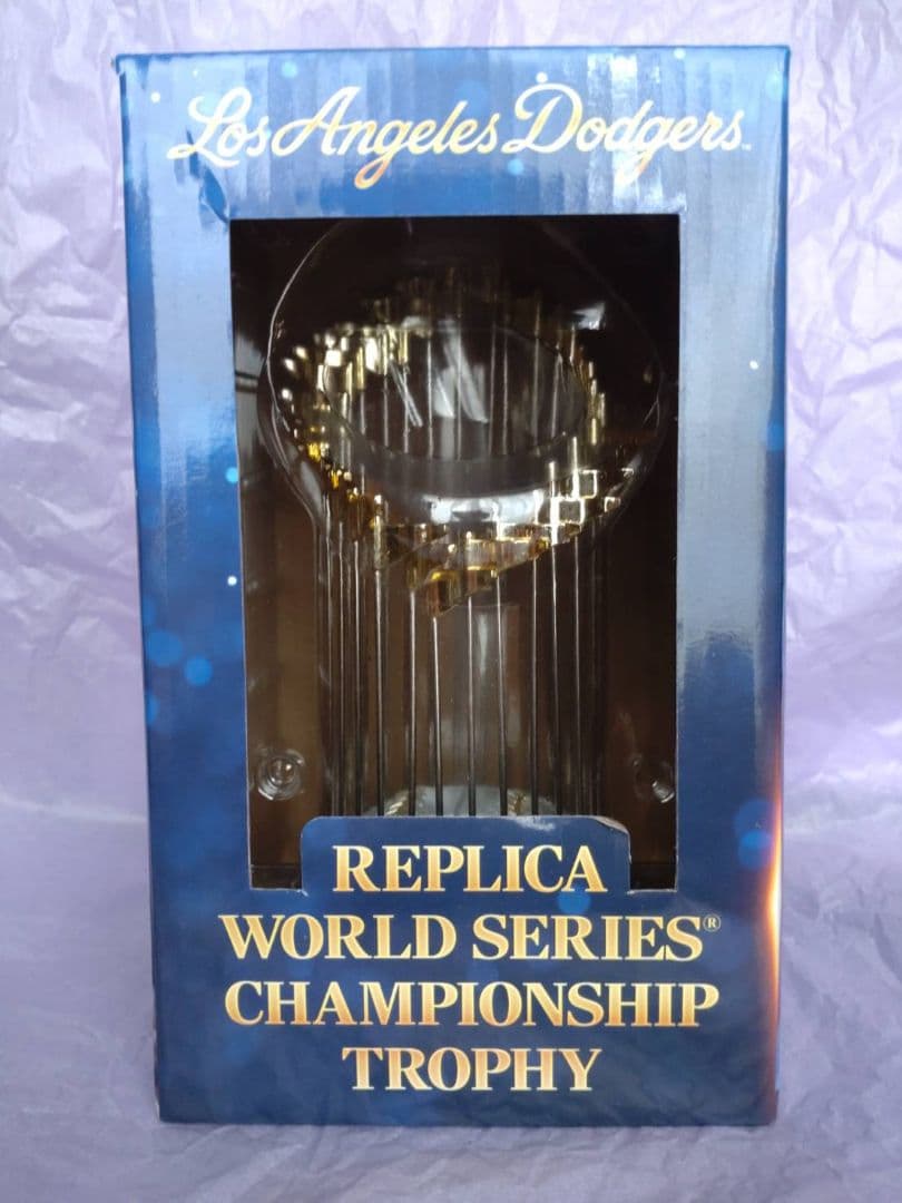 2点セット ワールドシリーズトロフィー & ブレイク•スネル投手 ボブルヘッド