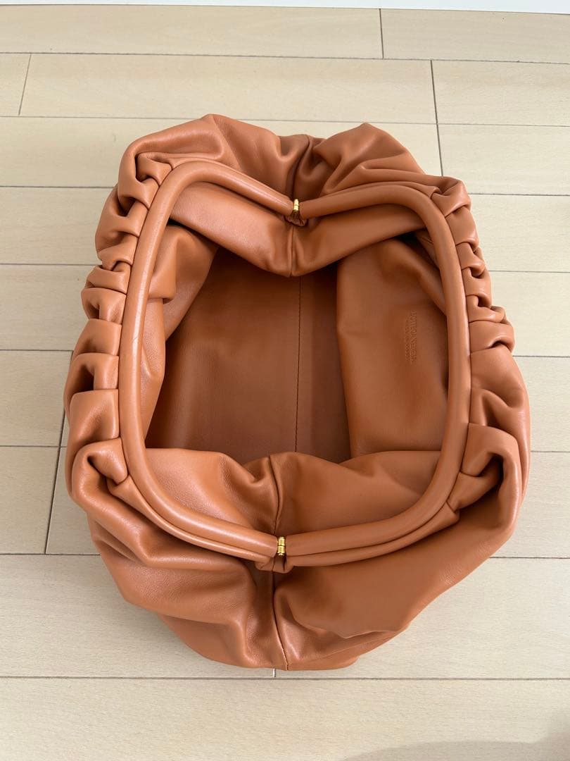 AJEWです♪ BOTTEGA /レザー /クラッチバッグ/clay