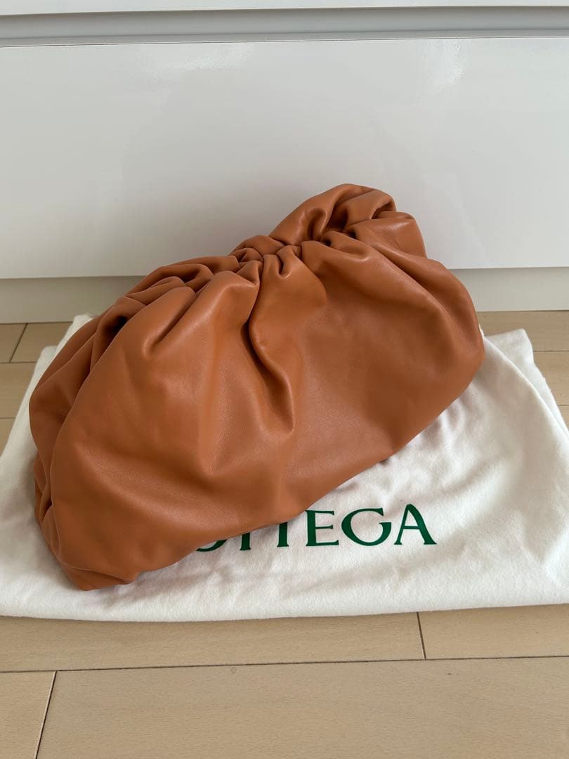 AJEWです♪ BOTTEGA /レザー /クラッチバッグ/clay