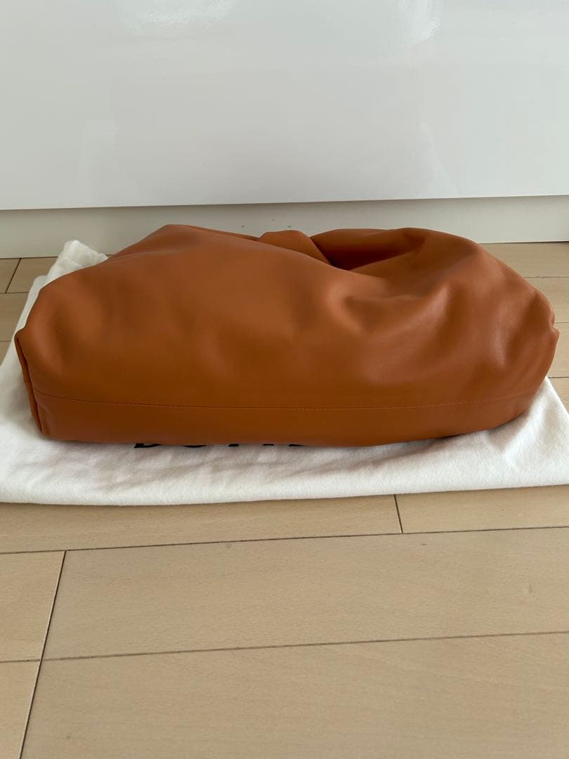 AJEWです♪ BOTTEGA /レザー /クラッチバッグ/clay