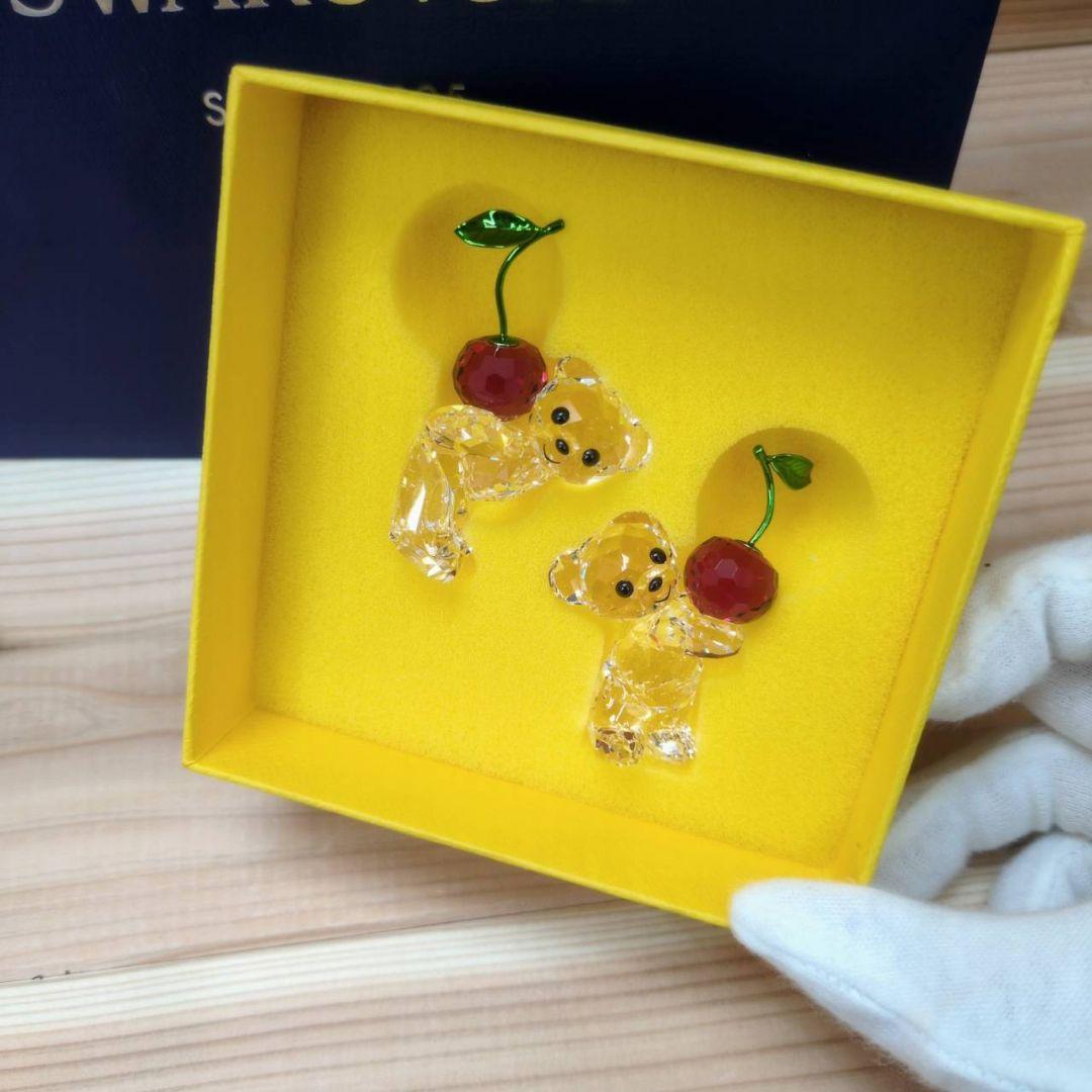 新品 スワロフスキー Krisベア チェリー カップル 5675393 ギフト